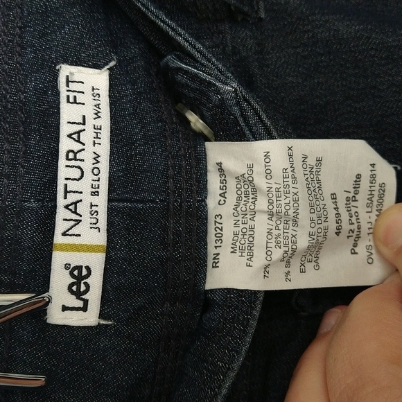 $ 𝅺LEE natural fit just below the waist dark wash blue jeans. Size 12 petite - Picture 7 of 12